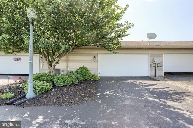 1339 Georgetown Cir, Carlisle, PA 17013 - view of front of house featuring driveway and a garage