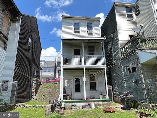 330 W Poplar St, Shenandoah, PA 17976 - back of property with a balcony