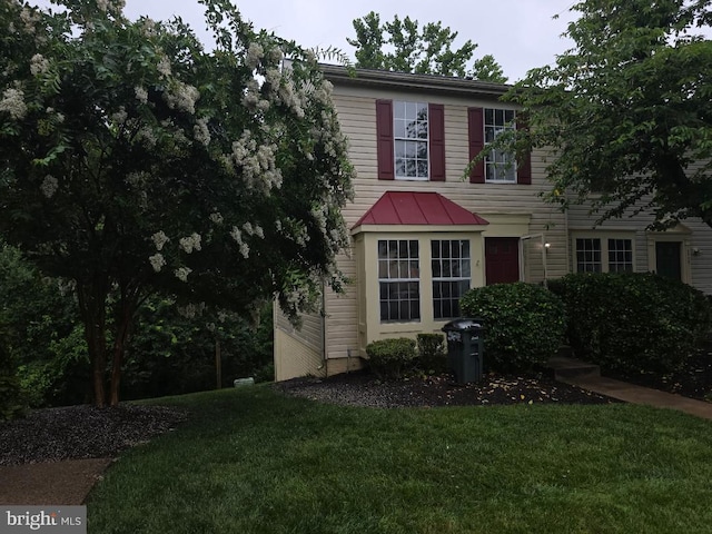 9598 Buttonbush Ct, Manassas, VA 20110 - view of front of house with a front lawn, a standing seam roof, and a metal roof