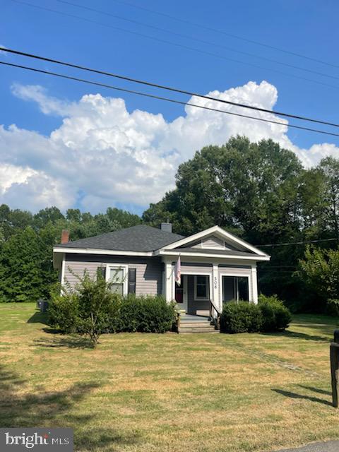 508 Chapman St, Ashland, VA 23005 - view of front facade featuring a front lawn, a chimney, and a porch
