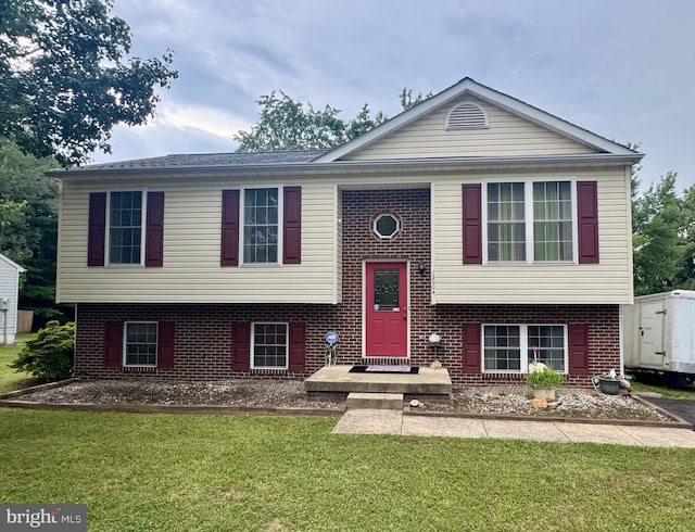 12004 Falcon Ridge Dr, Fredericksburg, VA 22407 - split foyer home with brick siding and a front yard