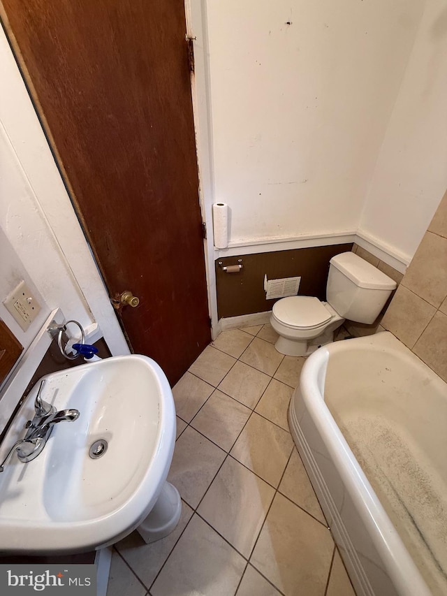 1738 Lancaster Ave, Wilmington, DE 19805 - full bathroom featuring a bathtub and tile patterned flooring