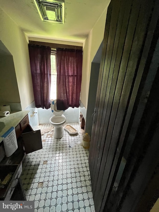93 Jacobs Creek Rd, Ewing, NJ 08628 - bathroom with toilet