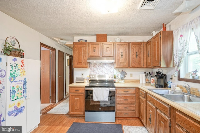 16 Pin Oak Dr, Atco, NJ 08004 - kitchen featuring stainless steel electric range oven, under cabinet range hood, light wood-style floors, light countertops, and a textured ceiling