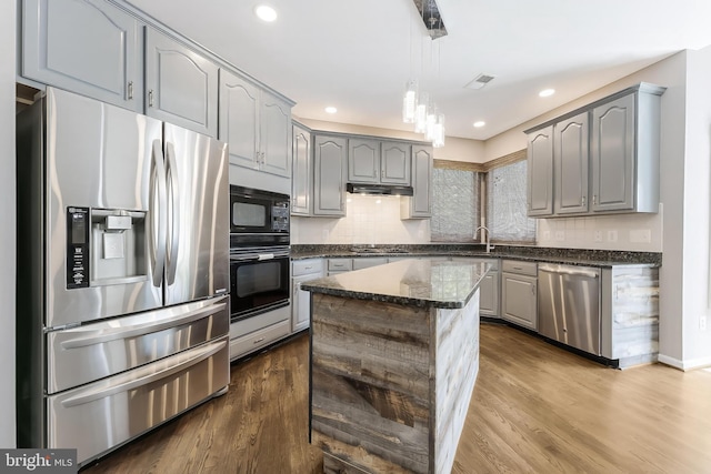 20152 Boxwood Pl, Ashburn, VA 20147 - kitchen featuring black appliances, gray cabinets, dark wood-style flooring, tasteful backsplash, and recessed lighting