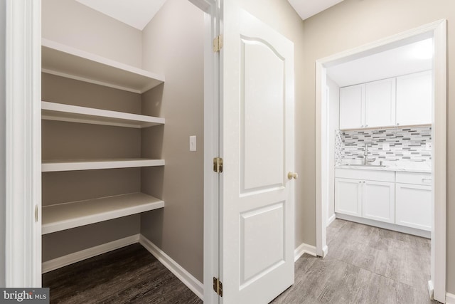 20152 Boxwood Pl, Ashburn, VA 20147 - hall featuring light wood-style floors