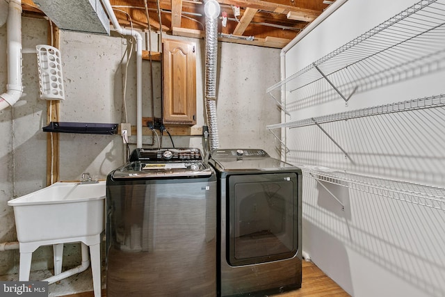 4 Habersham Ct, Silver Spring, MD 20906 - laundry area with washing machine and clothes dryer