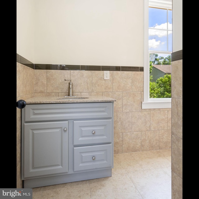1432 Frush Valley Rd, Reading, PA 19605 - full bathroom featuring vanity, tile patterned floors, and a tile shower