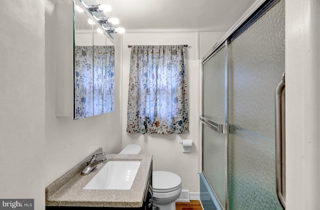 3533 Chestnut St, Reading, PA 19605 - bathroom with toilet and vanity