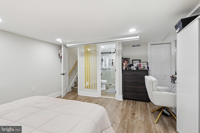 531 Redfern St, Hamilton, NJ 08610 - bedroom featuring wood finished floors, a closet, ensuite bath, and recessed lighting