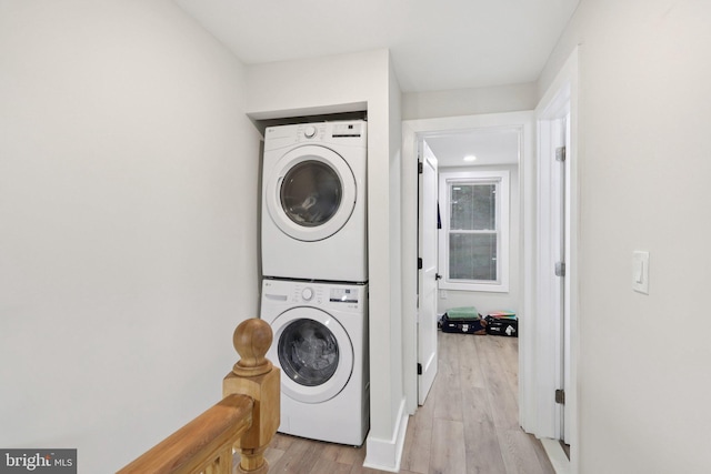 531 Redfern St, Hamilton, NJ 08610 - laundry room featuring stacked washer / drying machine and light wood-type flooring