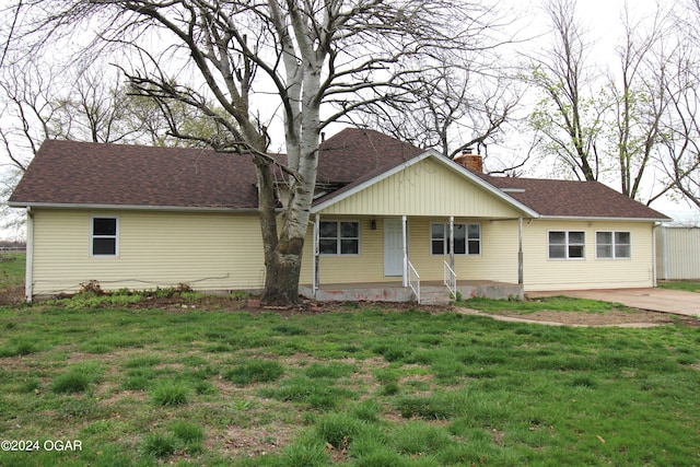 view of front of house with a front yard