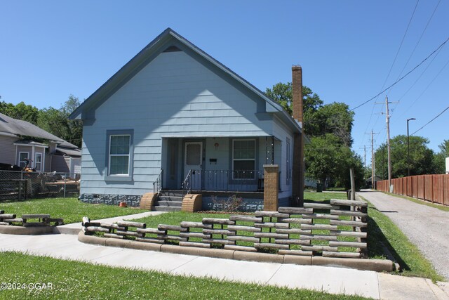 bungalow-style house with covered porch