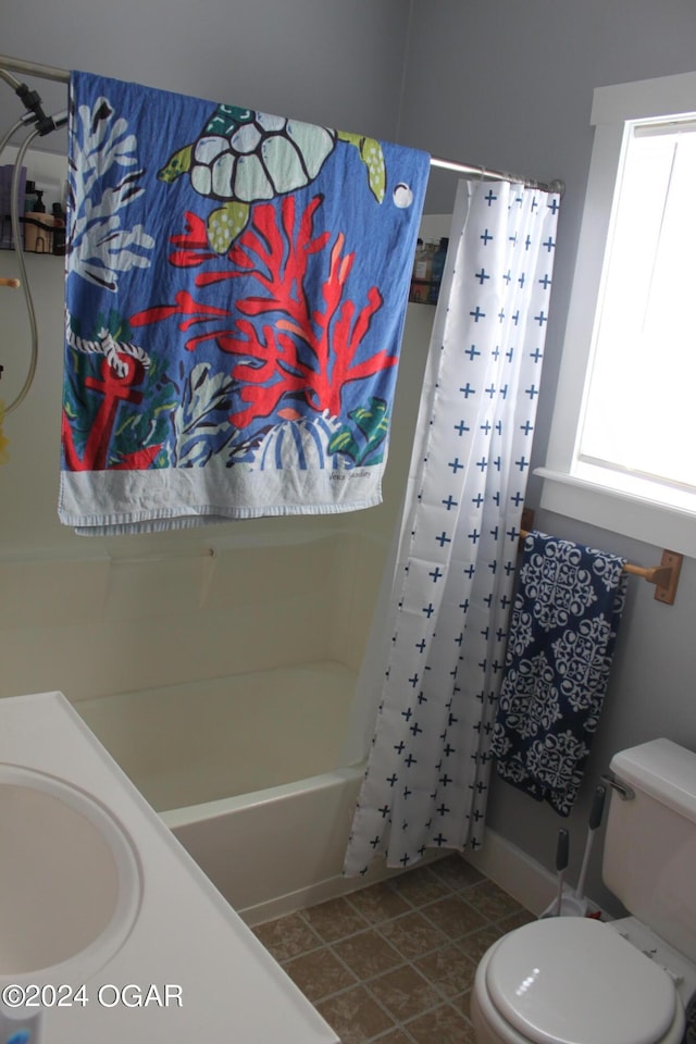 full bath featuring shower / bath combination with curtain, toilet, and tile patterned floors