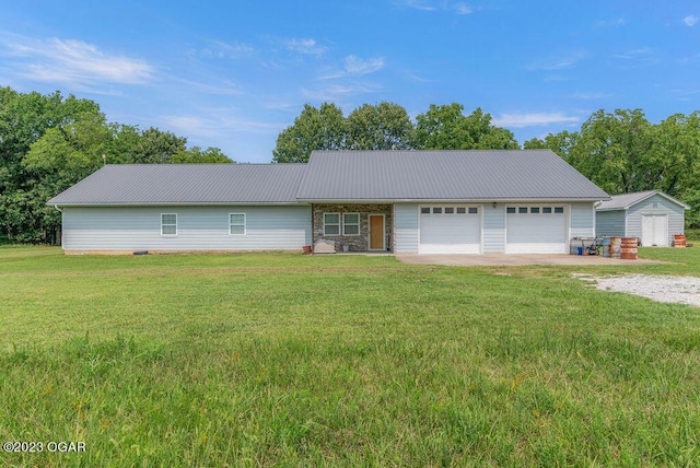 single story home featuring a front yard