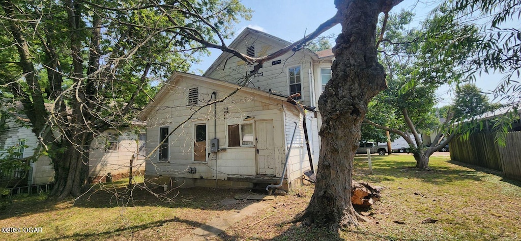 exterior space with a yard