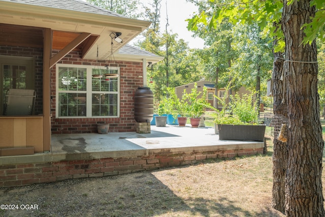 view of yard featuring a patio