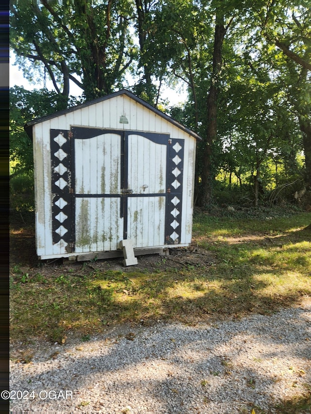 view of outbuilding