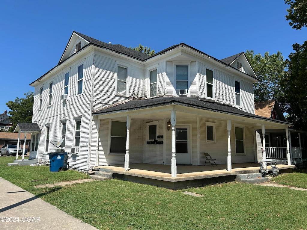 view of front of house featuring a front lawn and a porch