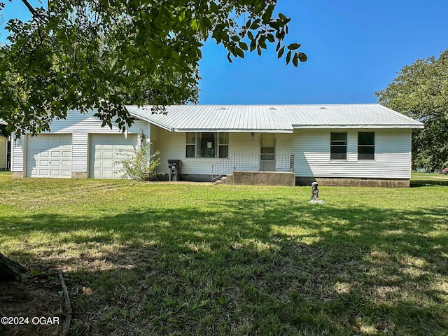 ranch-style house with crawl space, metal roof, driveway, and a front lawn