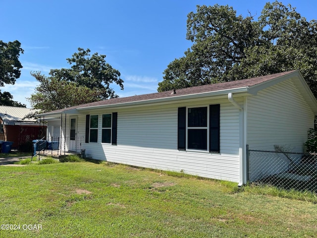 ranch-style home with a front lawn