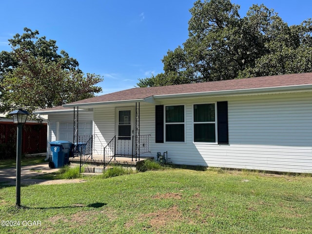 view of front of home with a front lawn