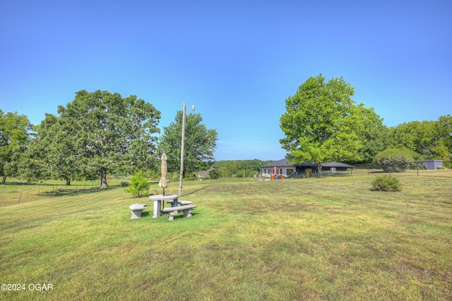 view of yard with a rural view