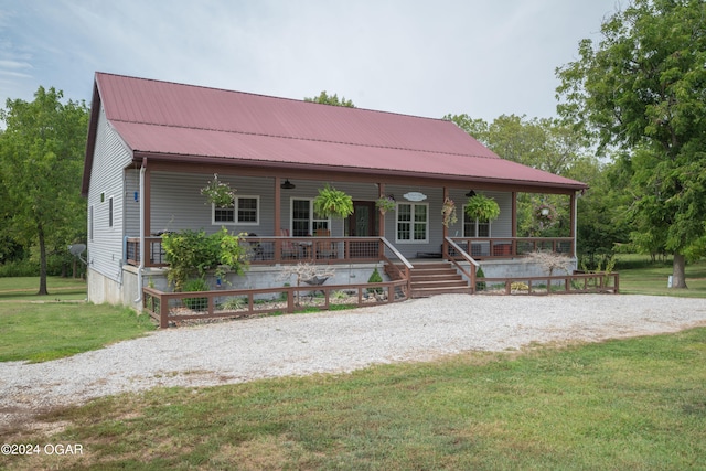 view of front of property with a porch and a front lawn