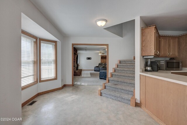 staircase with carpet, visible vents, ceiling fan, and baseboards