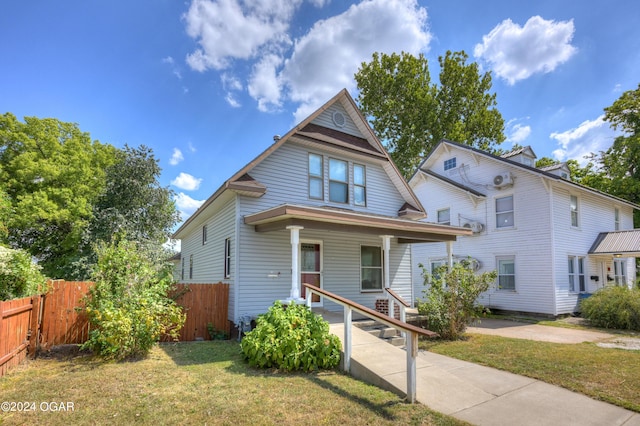 view of front of property featuring covered porch and a front yard