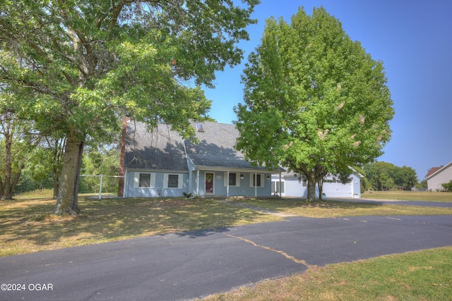 9825 County Rd 215, Webb City, MO 64870 - cape cod house with a porch, a front lawn, and asphalt driveway