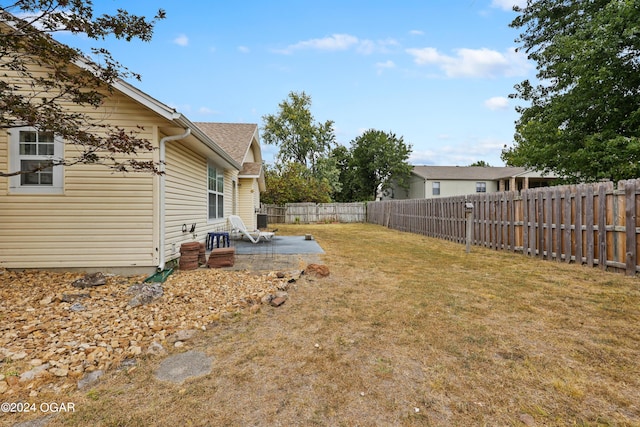 view of yard featuring a patio