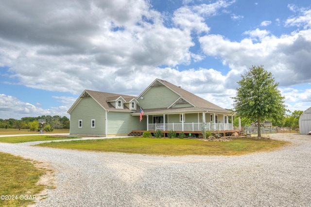 farmhouse featuring a front yard and a porch