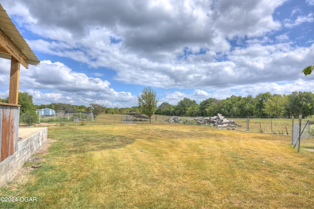 view of yard with a rural view