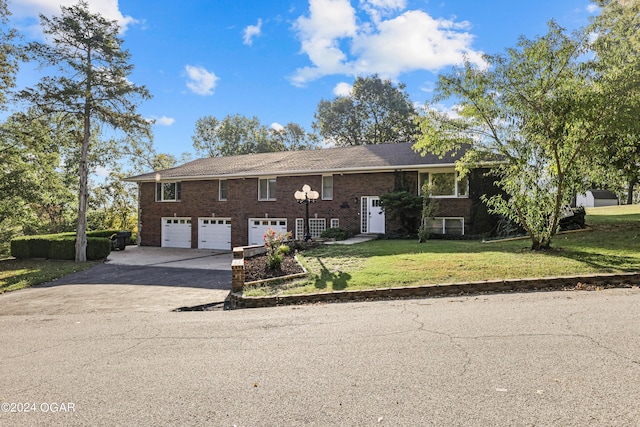 split foyer home with a garage and a front yard