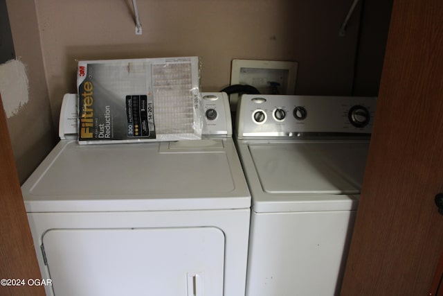 laundry room featuring washer and clothes dryer