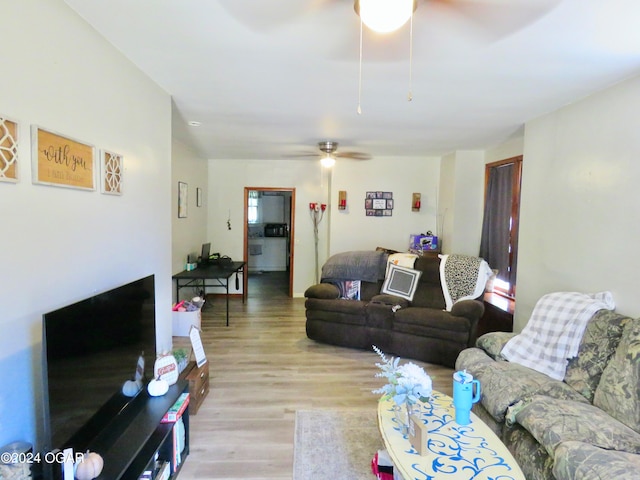 living room featuring light hardwood / wood-style floors and ceiling fan