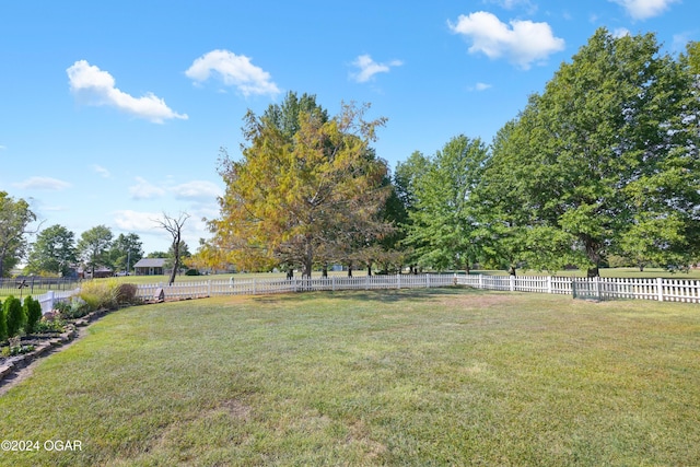 view of yard featuring a rural view