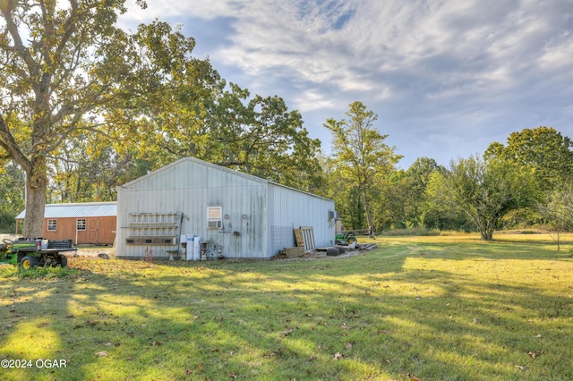 view of outdoor structure with a yard