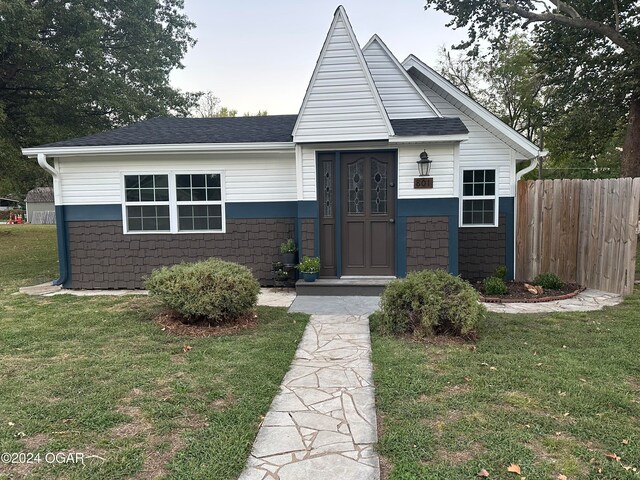 view of front of home with a front yard