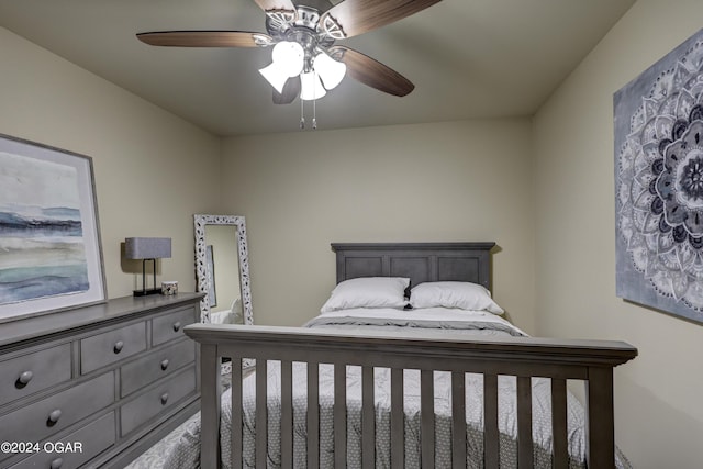 bedroom featuring ceiling fan