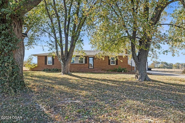 view of front of house with a front yard