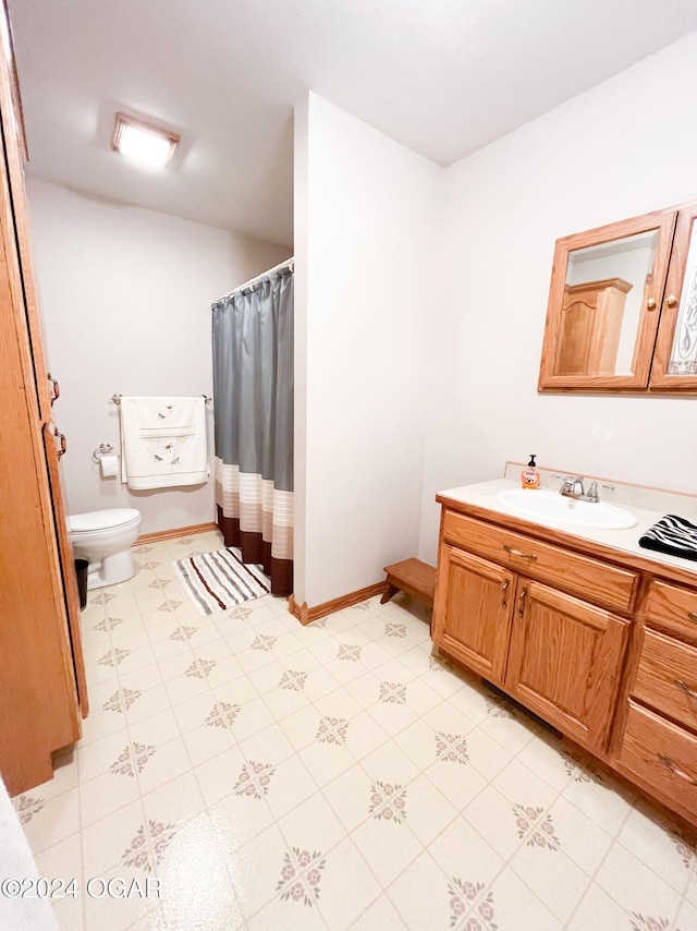 bathroom with toilet, vanity, and curtained shower