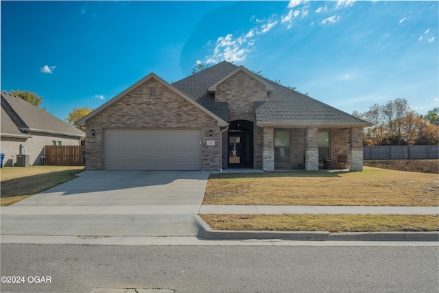 view of front facade featuring a front yard and a garage