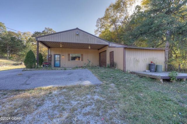 view of front of home with a front yard