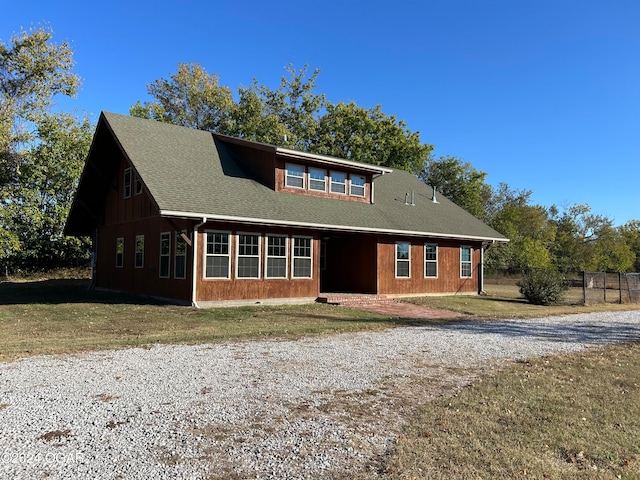 front of property featuring a front yard