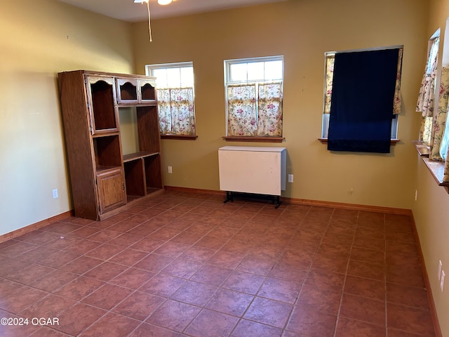 empty room featuring ceiling fan