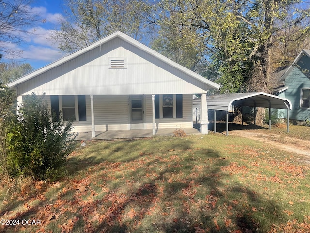 view of front of house with covered porch, a front lawn, and a carport