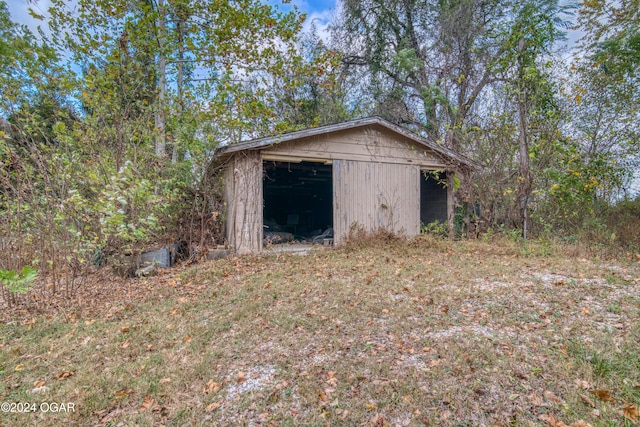 view of outdoor structure