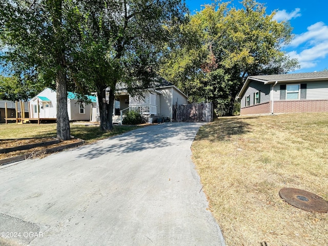 view of front of home with a front lawn